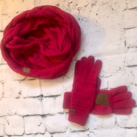 Bundle - CC Beanie Scarf & Gloves - Picture 1 of 3